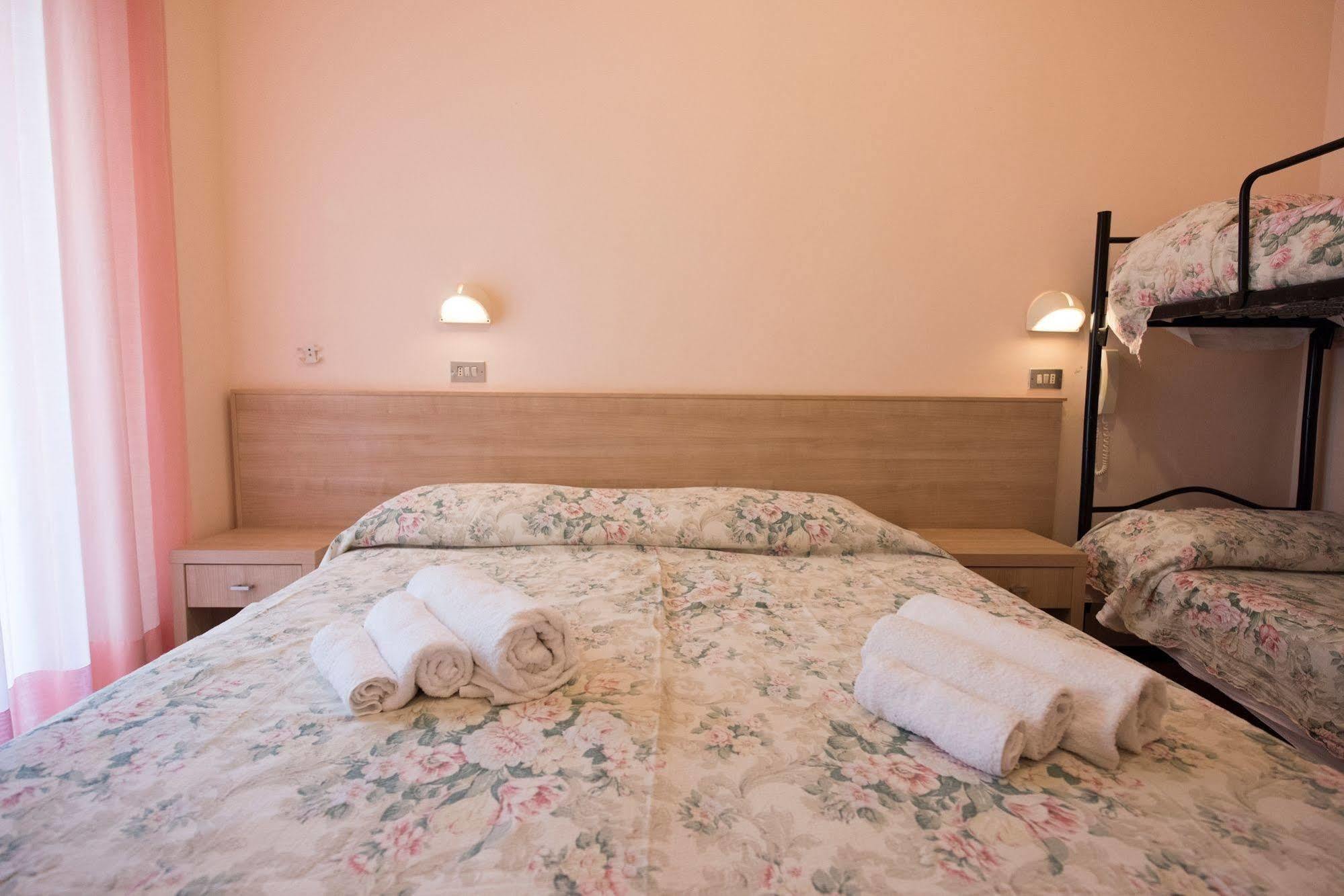 Hotel Settebello B&B Cesenatico Εξωτερικό φωτογραφία